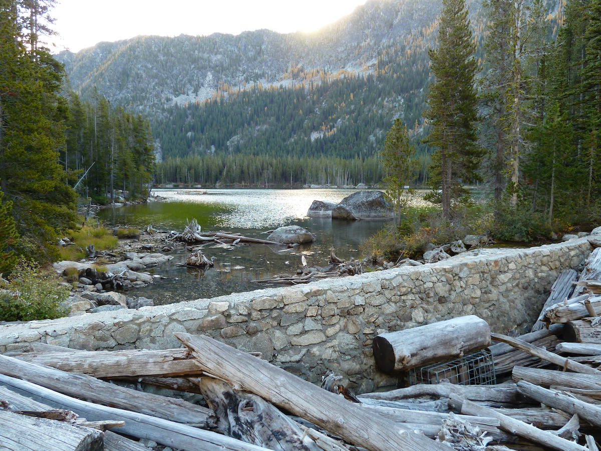 stone wall separating between Snow Lakes