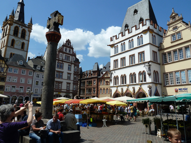 Plaza with canopies for eating