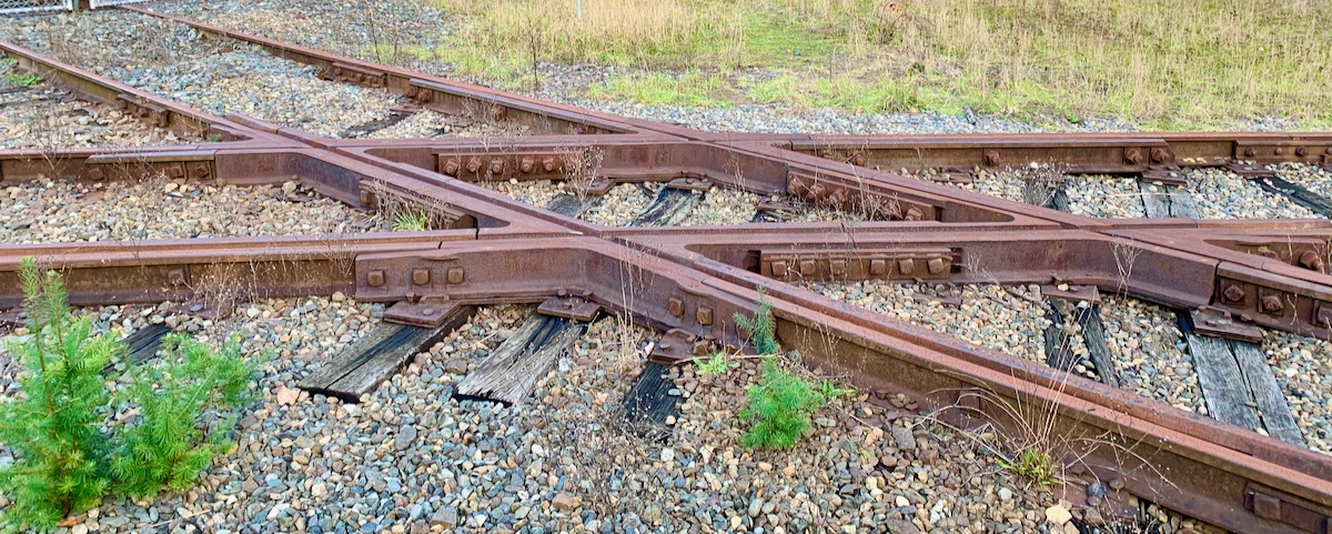 60 degree crossing fixture of two rail tracks
